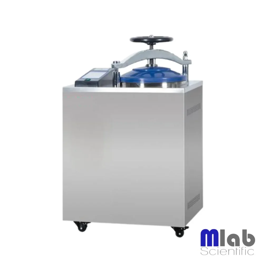 Autoclave vertical 35L Clase N MAC-035S en operación con panel digital y puerta cerrada.